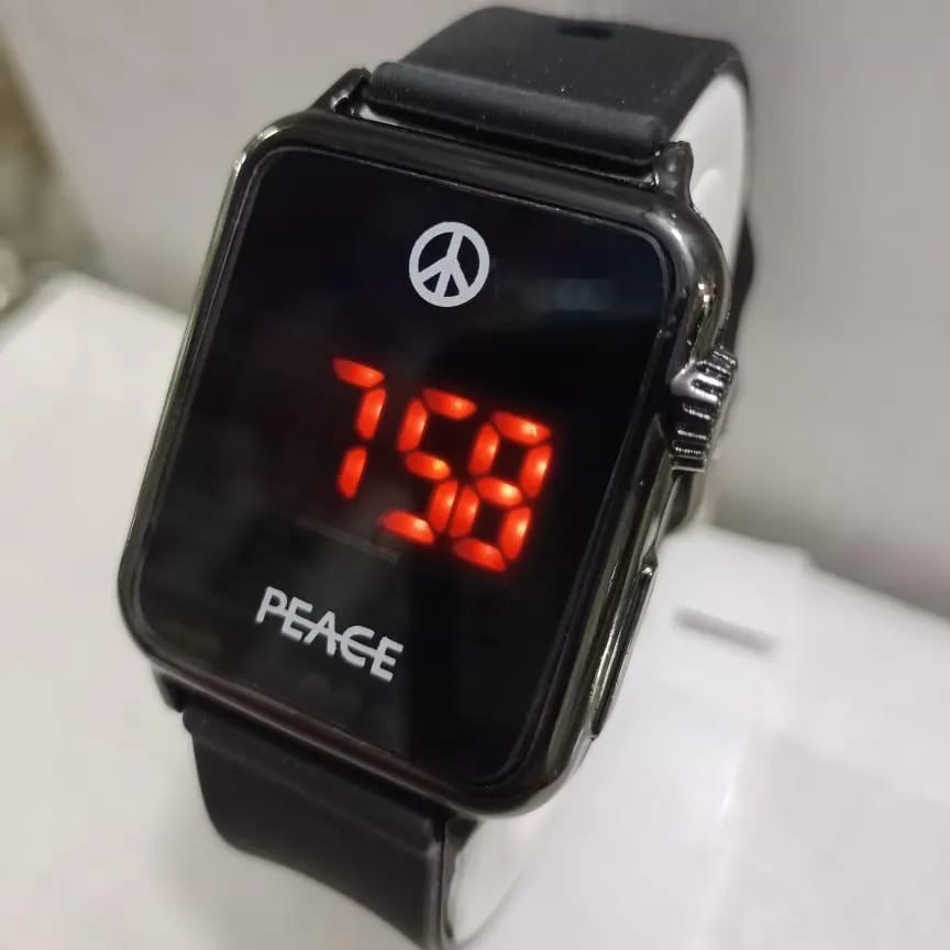 Moderm Bluetooh smartwatch with LED Display & Silicone Strap