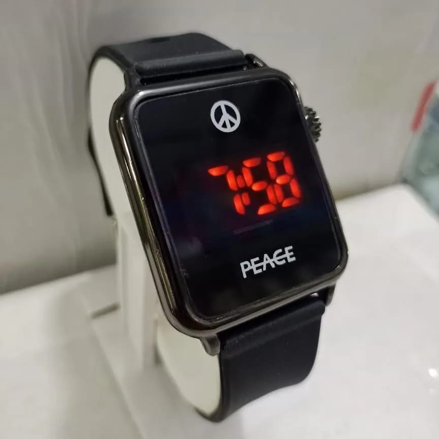 Moderm Bluetooh smartwatch with LED Display & Silicone Strap
