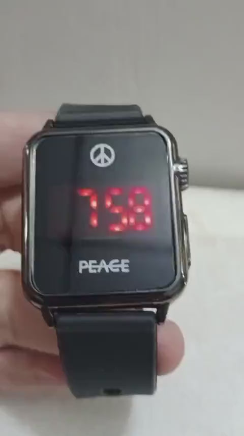 Moderm Bluetooh smartwatch with LED Display & Silicone Strap